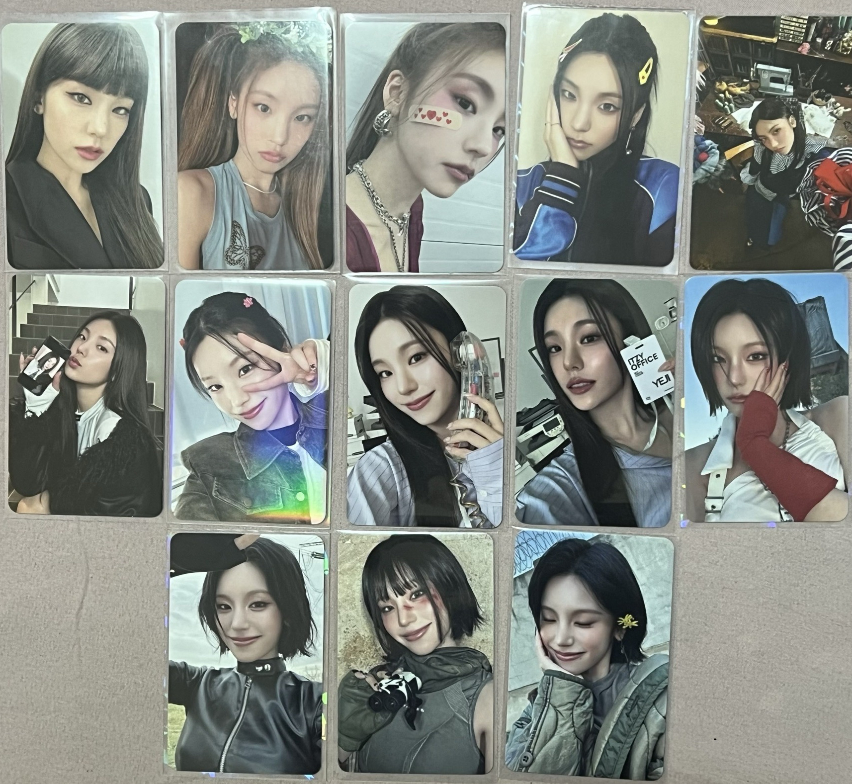 ITZY 禮志小卡 髮夾 年曆