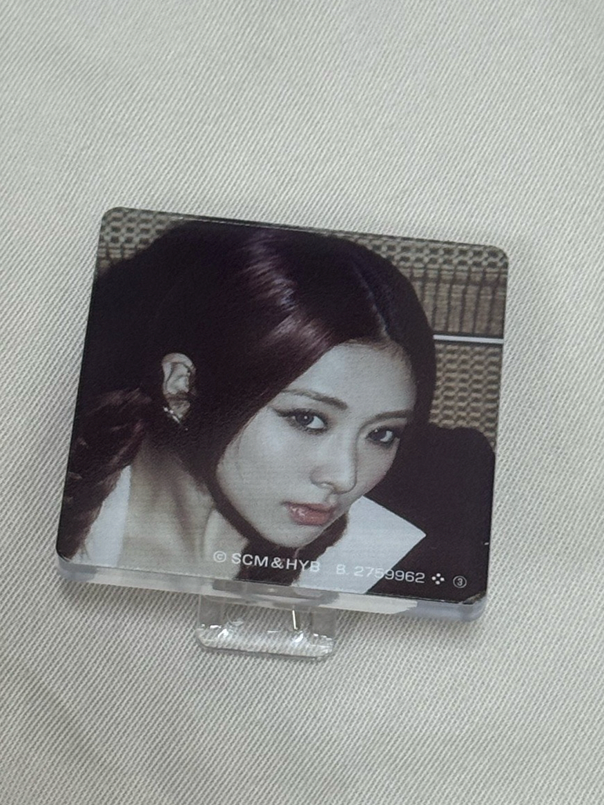 Le sserafim 扭蛋 允真壓克力夾子扭蛋