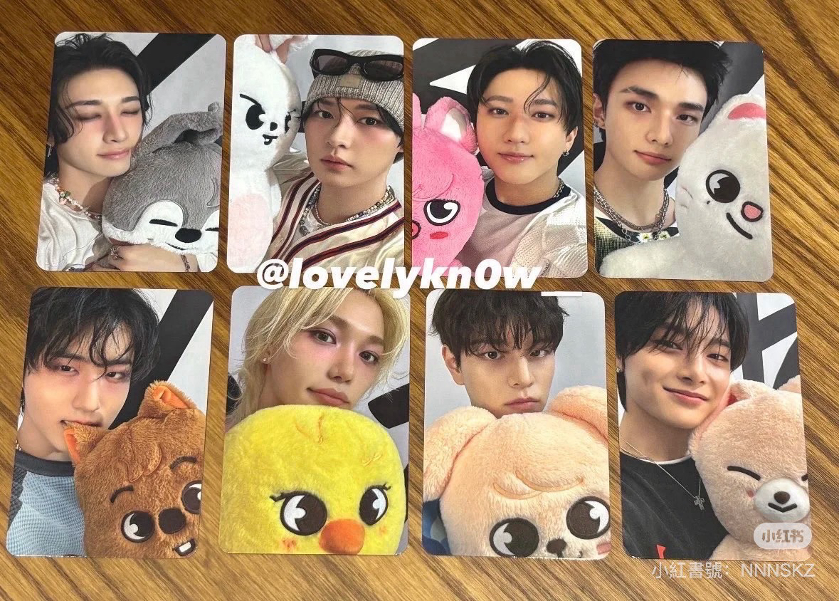 StrayKids celebrATE 站姿娃