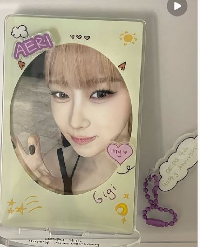 四週年吉單立牌（無小卡）