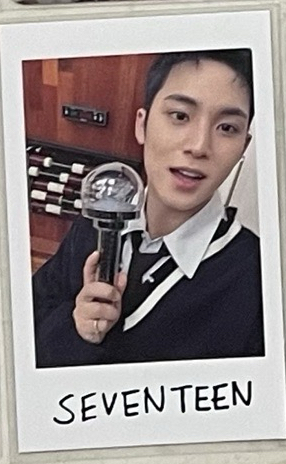 Holiday拿棒拍立得（需綁🩶）