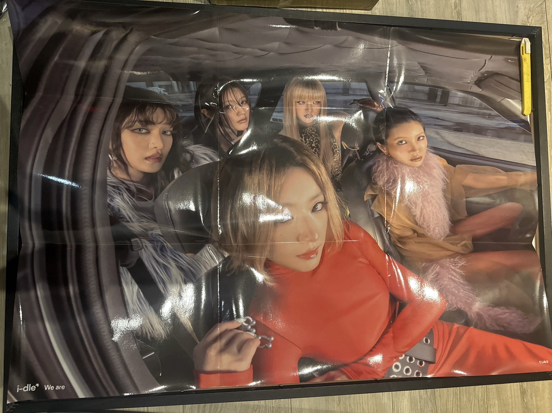 We are 海報 微折痕（可用熨斗燙平）