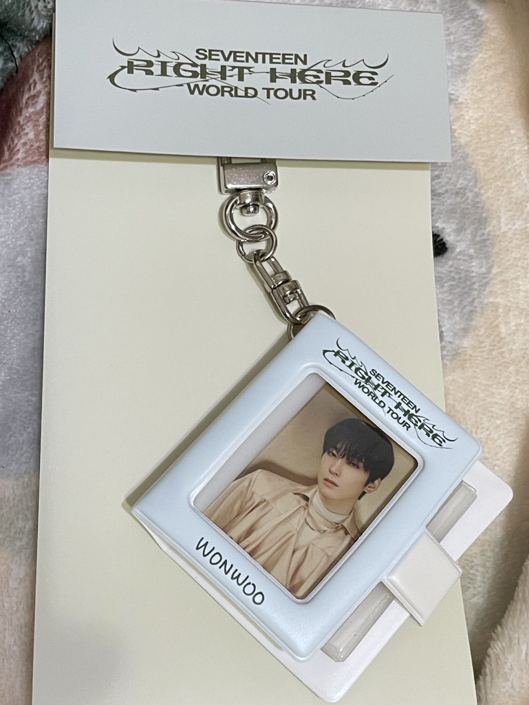 RIGHT here 證件套吊飾 圓