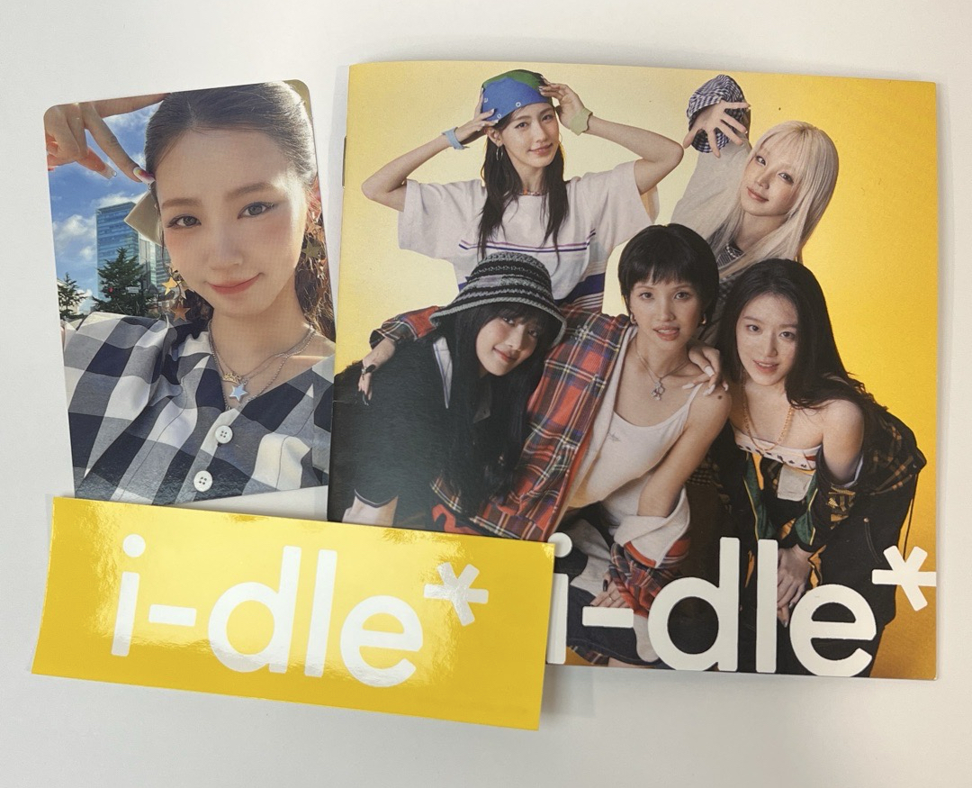 idle日專卡-麵（含歌詞寫真本、貼紙）