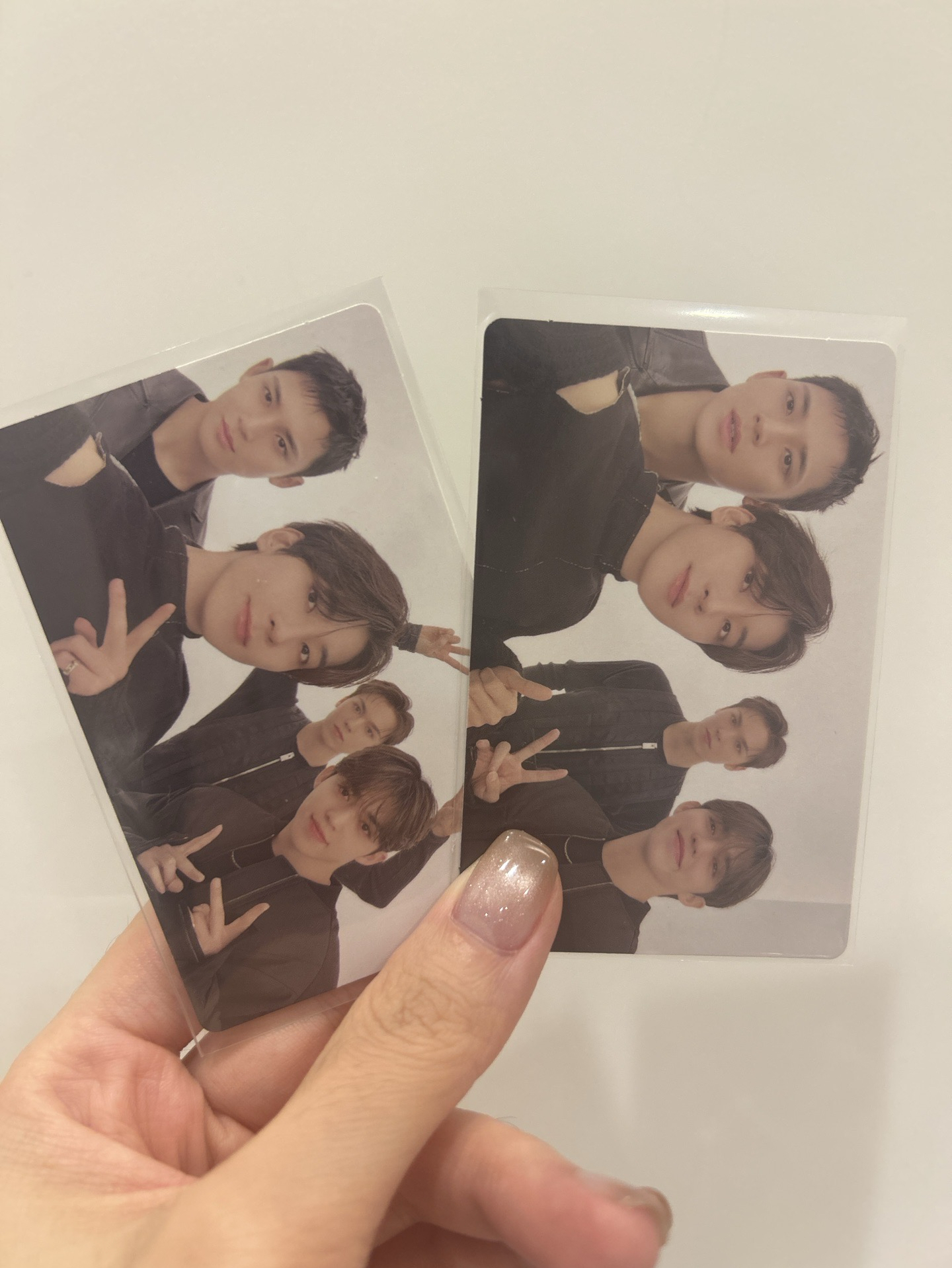 1)Follow Again 韓場 隨機卡包卡 泡隊（2張）