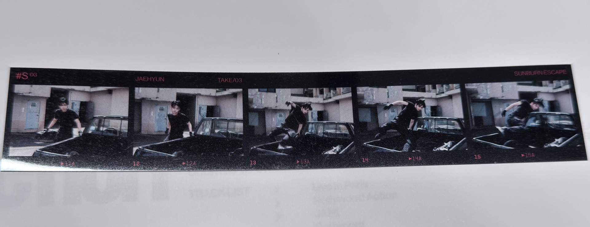 The Action 專輯內隨機物