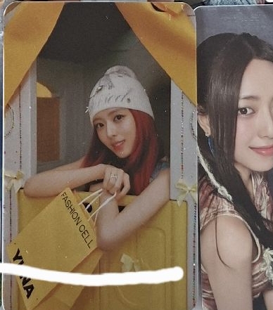 娜隨機卡（右）