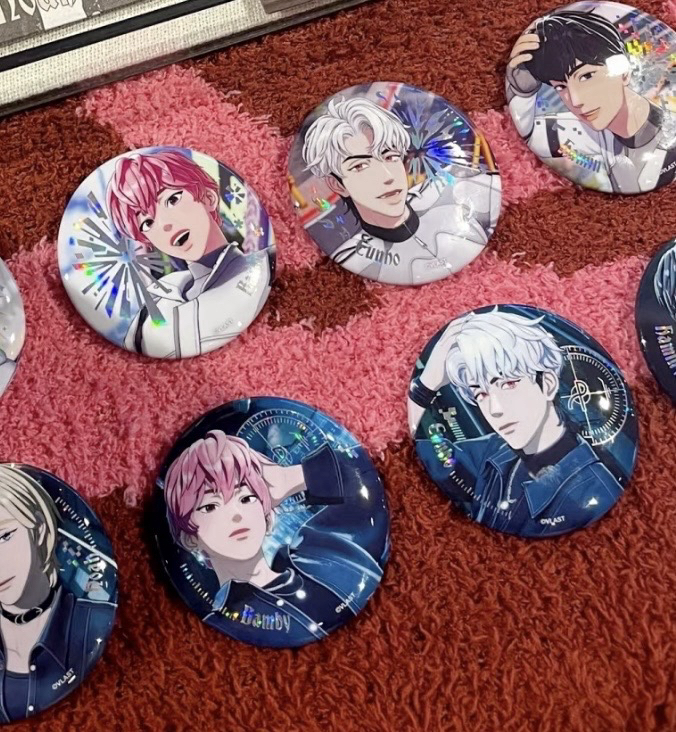 銀虎黑白款徽章各一