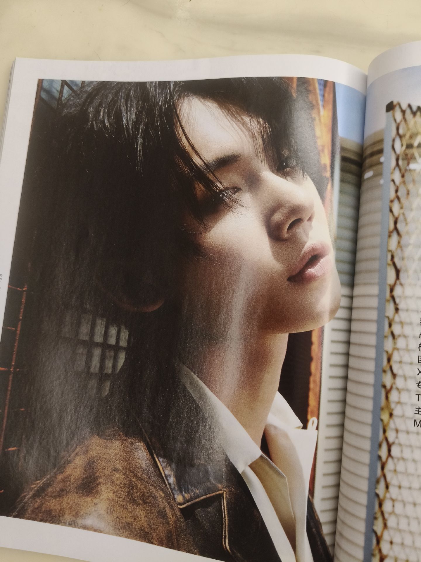 TXT 然竣 時尚男士 雜誌 抱貓封面