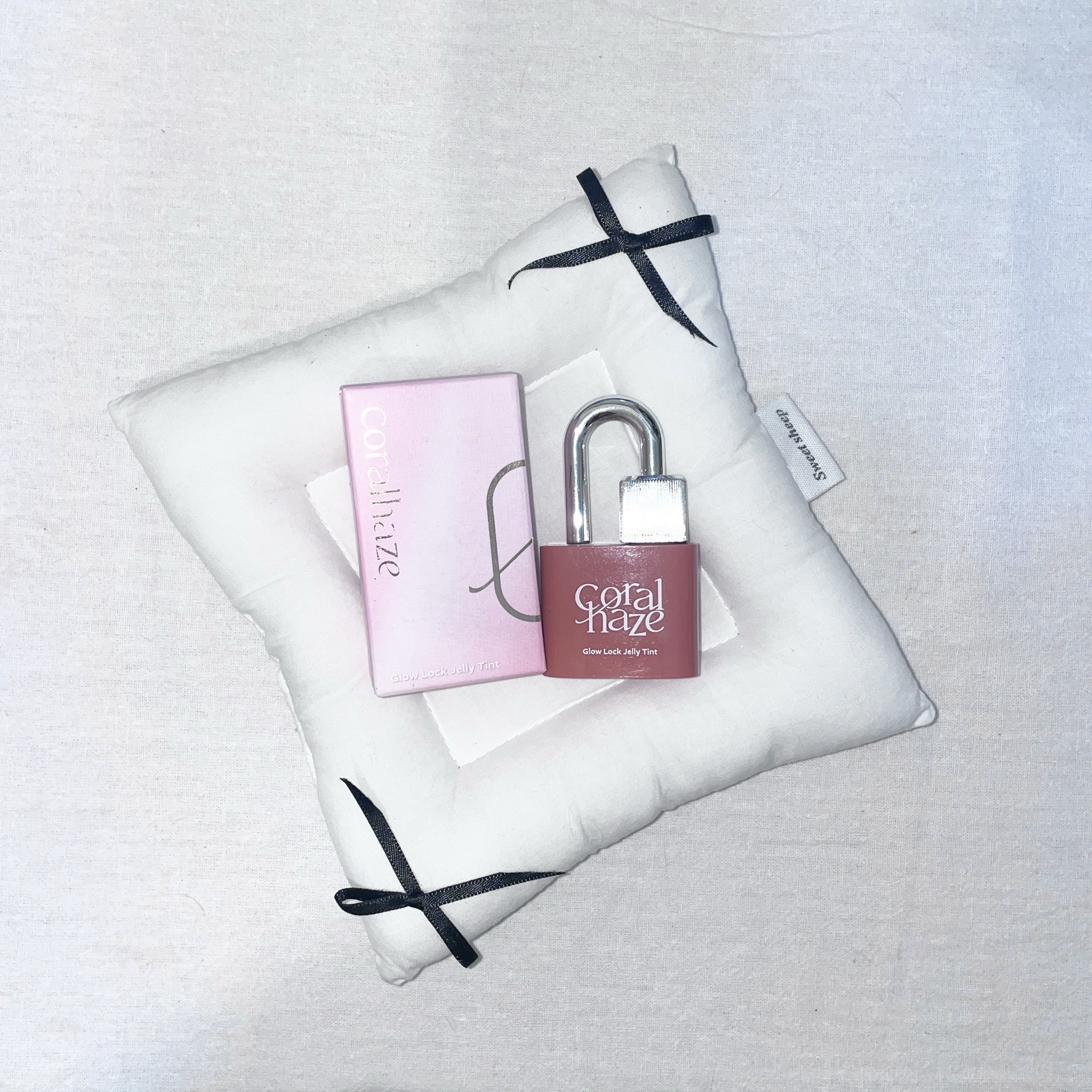 ⚪️𝘾𝙤𝙧𝙖𝙡𝙝𝙖𝙯𝙚 𝙬𝙞𝙩𝙝 𝘽𝙀𝙊𝙈𝙂𝙔𝙐 唇釉 108 全新未拆