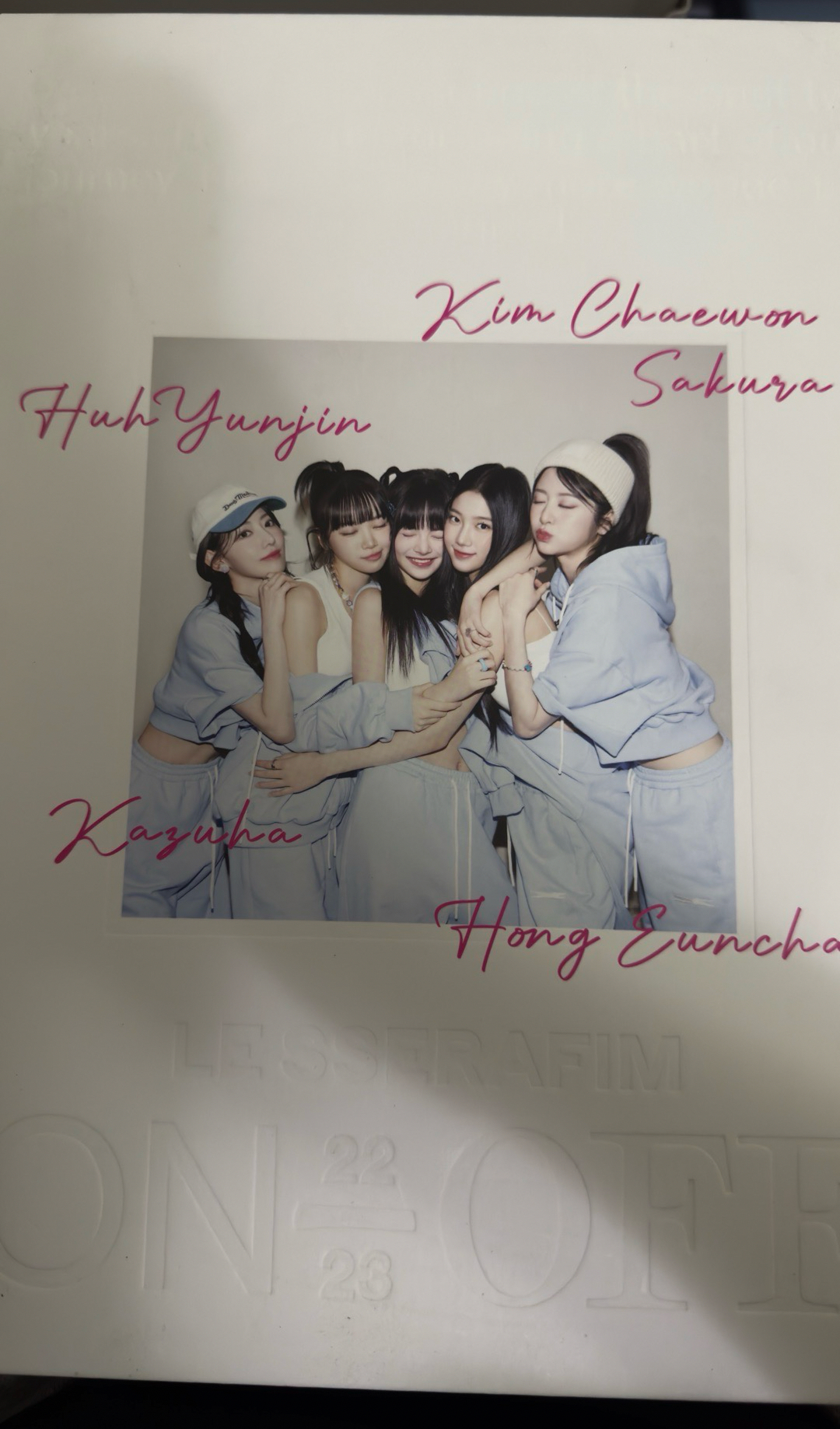 Le sserafim 2223 on off