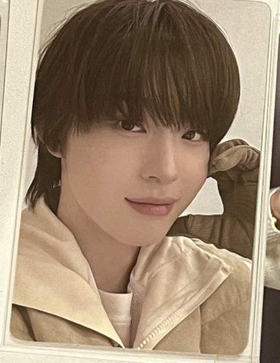 戴手套臉頰愛心