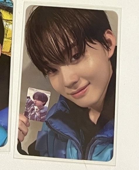 總一個人又哭又笑