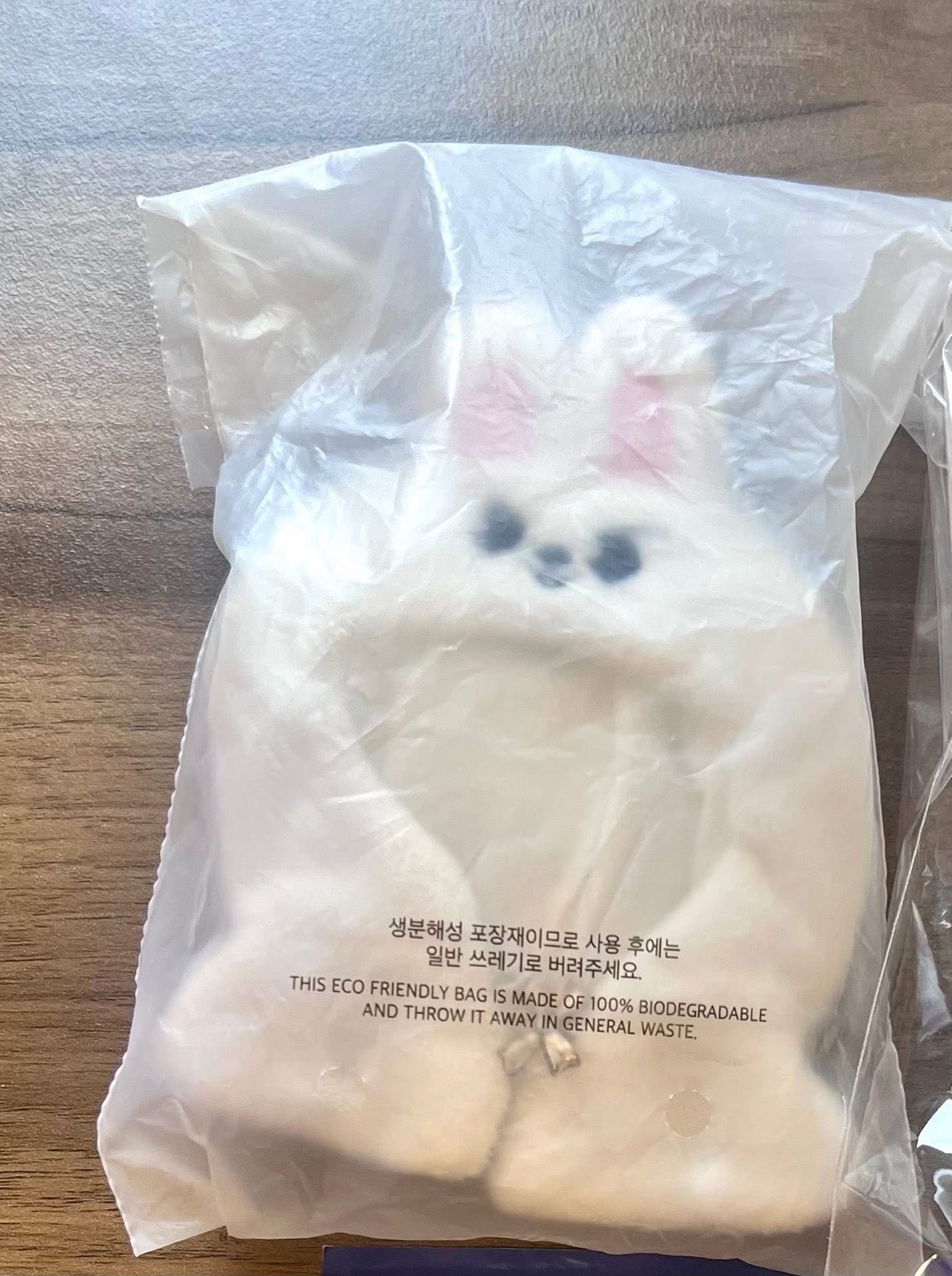 SKZ Leebit 斗篷娃衣