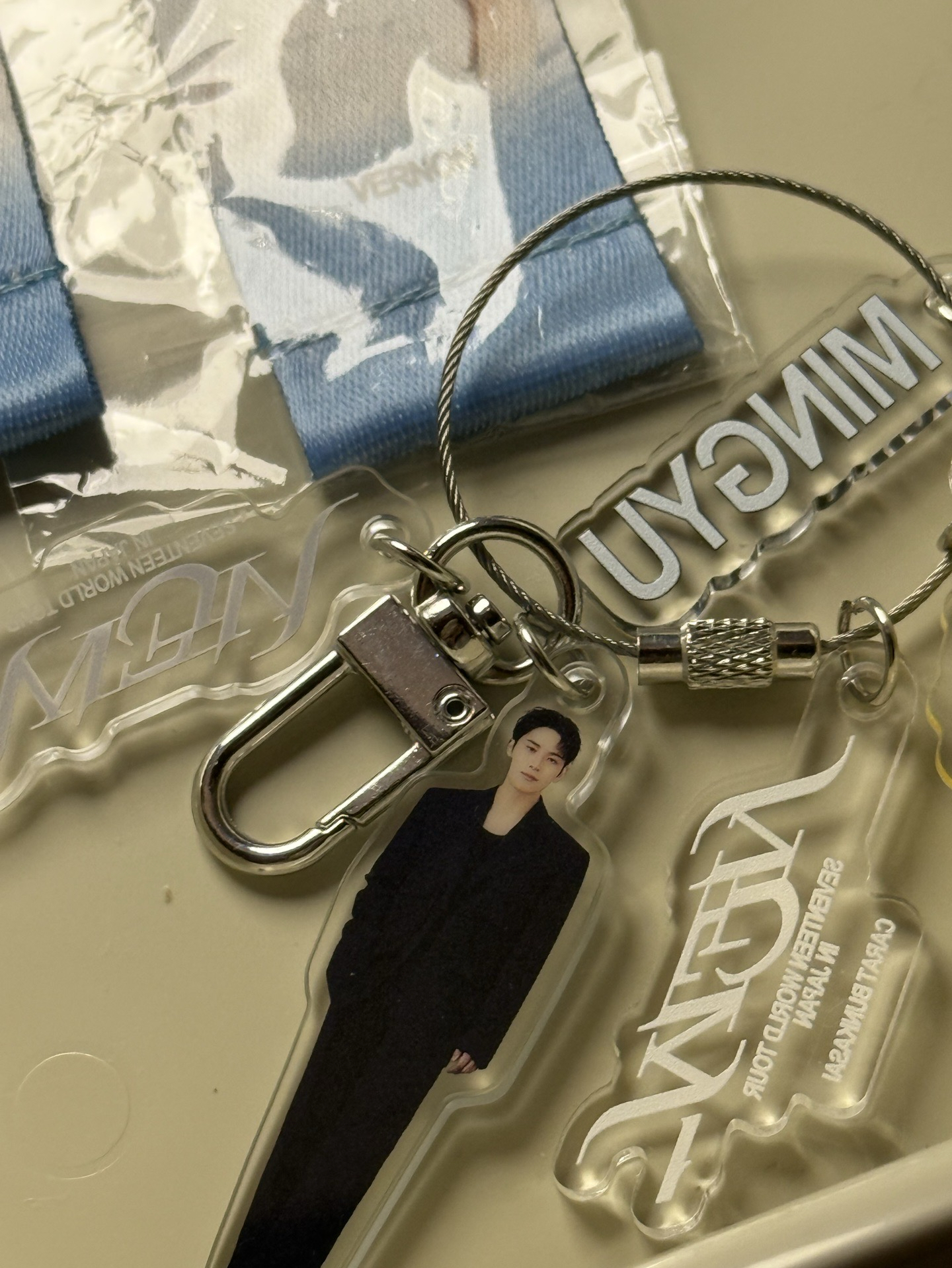 金珉奎 扭蛋 吊飾 小旗子