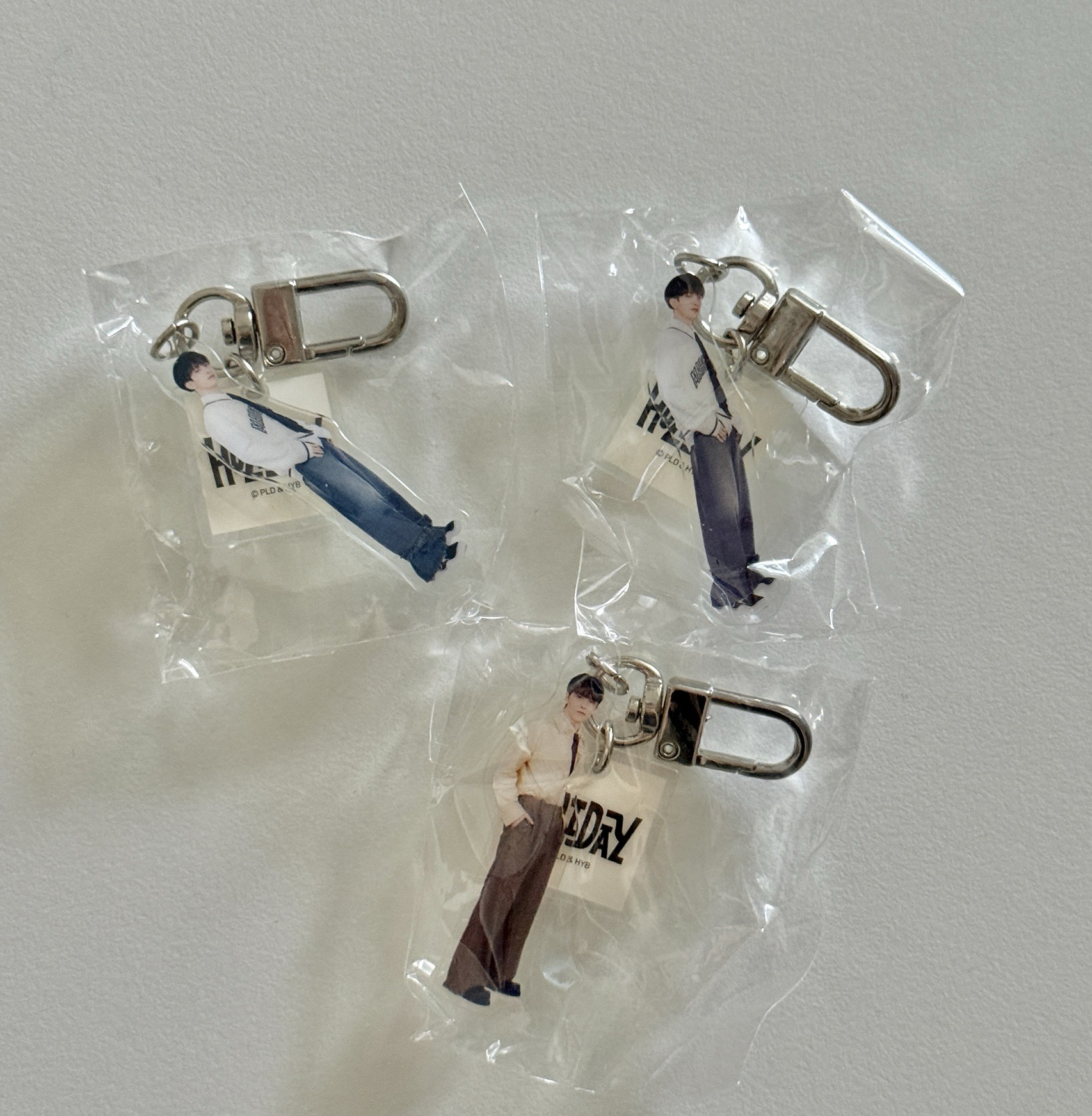 Holiday 扭蛋吊飾 率 碩