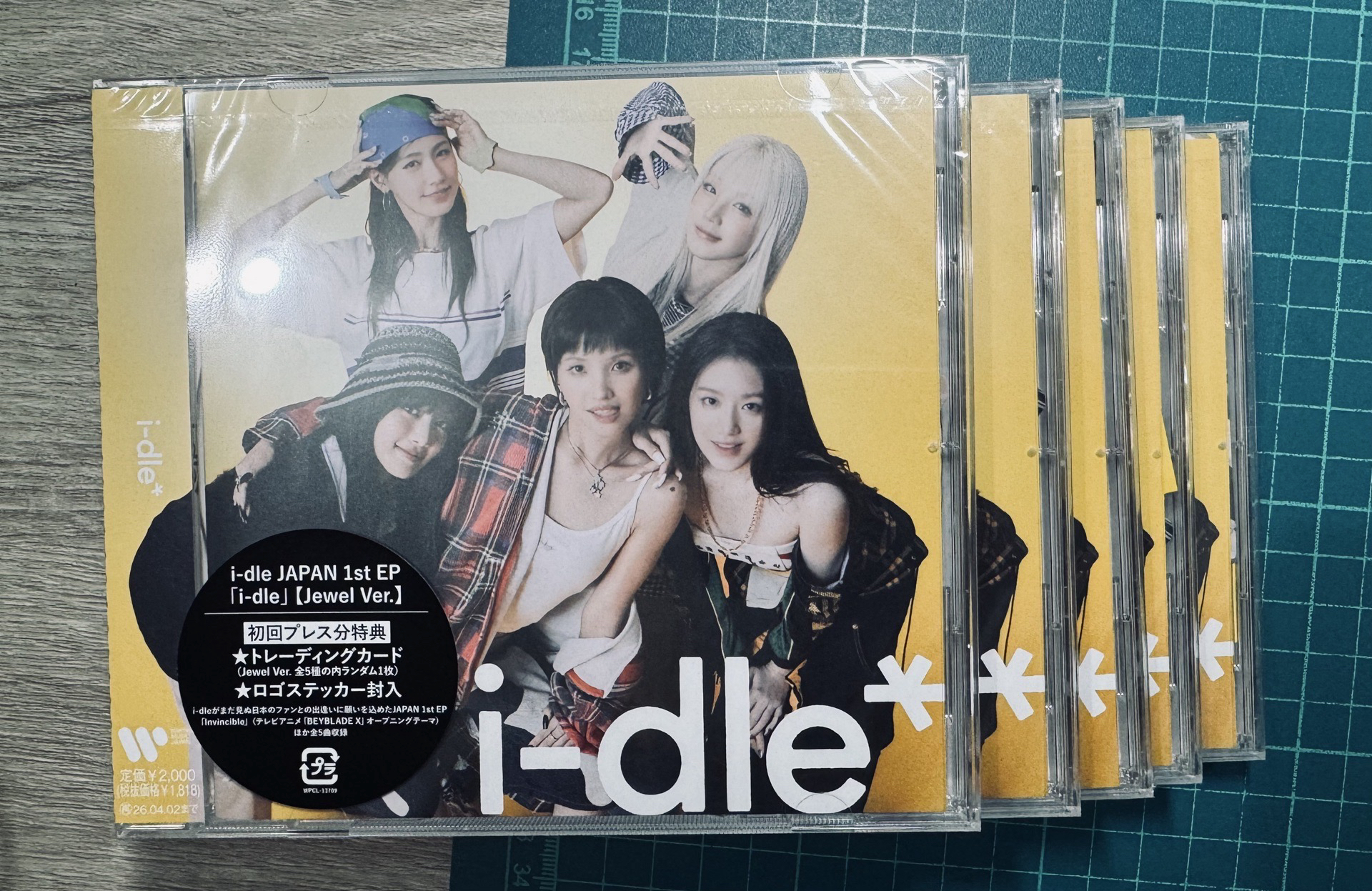 日專未拆jc版（從側邊看大概可以猜到小卡是哪個成員的）