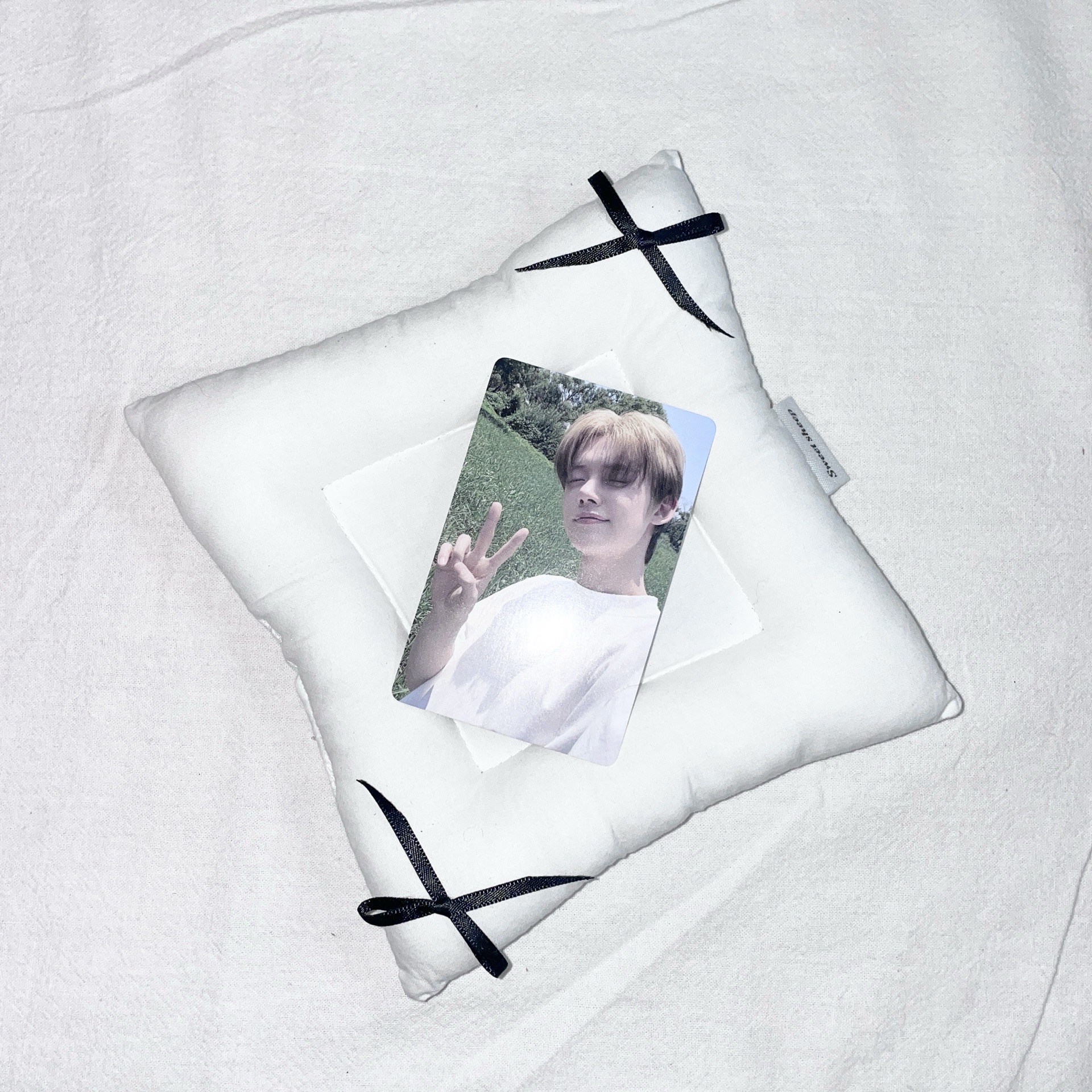 🔴正四 yzy 北京線下語音卡 簽售卡 𝙔𝙀𝙊𝙉𝙅𝙐𝙉 （需帶一張/一個⚪️標記的小卡/週邊商品）