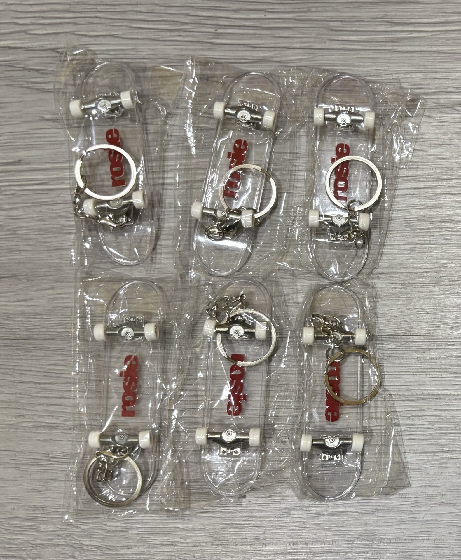Rosé rosie 城市限定滑板鑰匙圈、透明滑板鑰匙圈（稀有款）