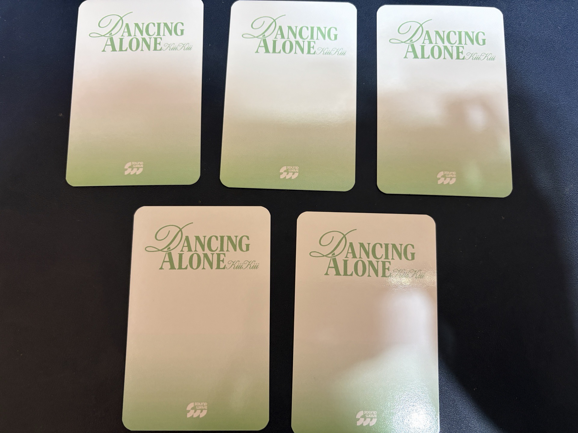 售KiiiKiii 首張迷你專輯 "UNCUT GEM" Soundwave 通路特典小卡 成套