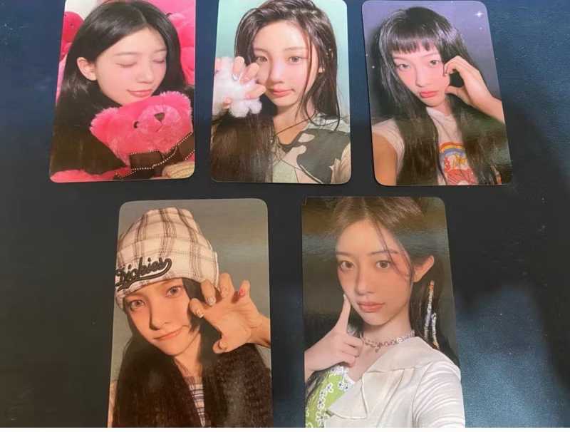 售 ILLIT 首張迷你專輯 "Super Real Me"K4 通路特典小卡 成套