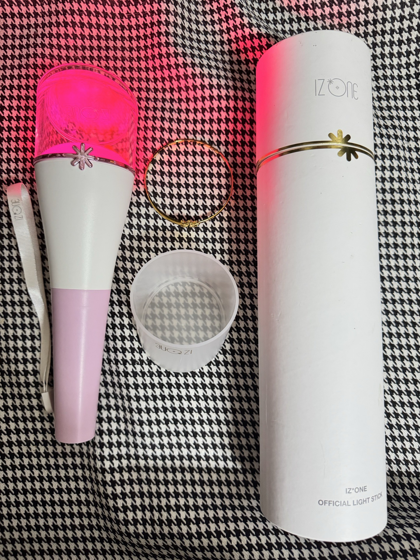 【現貨】izone lesserafim 應援棒 小櫻花 應援色 官方 手燈套 手燈 馬蹄棒 宮脇咲良