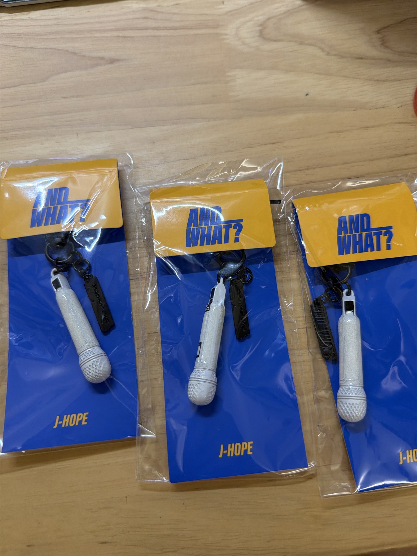 J-HOPE and what?展覽麥克風