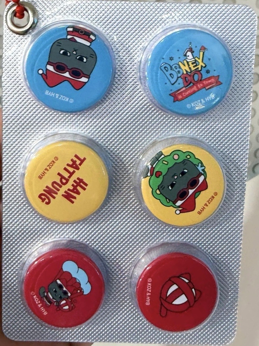 BBNEXDO 膠囊徽章吊飾 4 5 