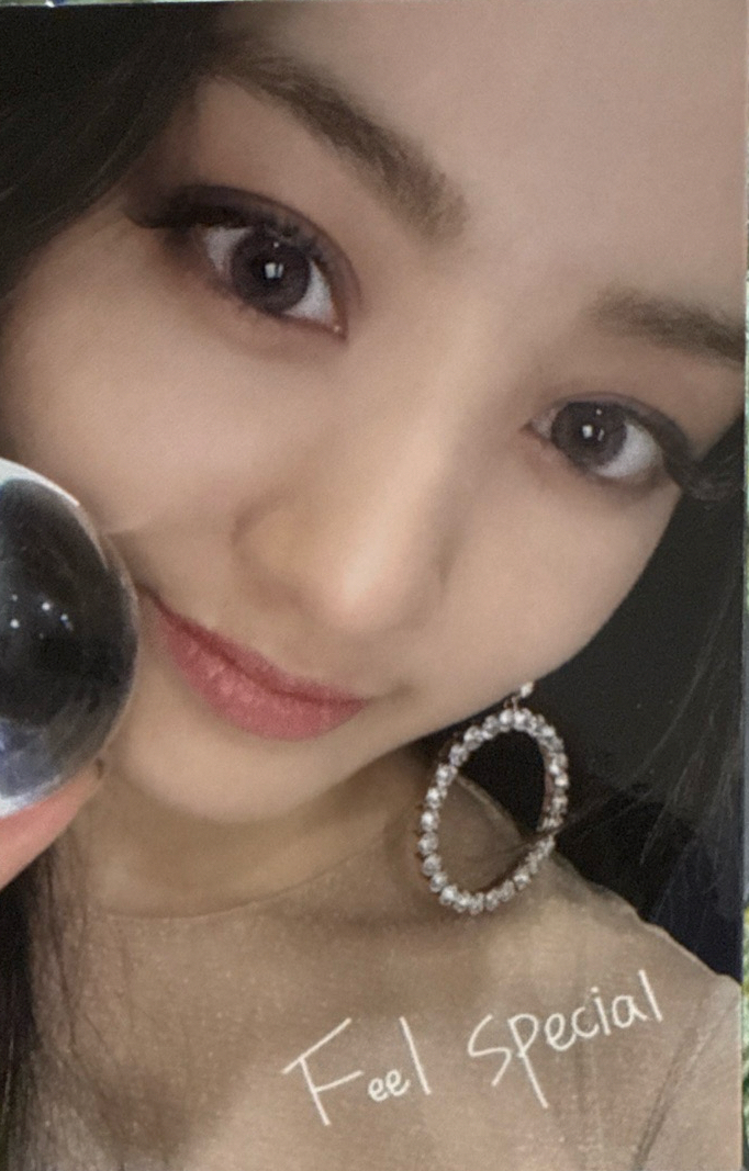 Feel Special 專輯卡