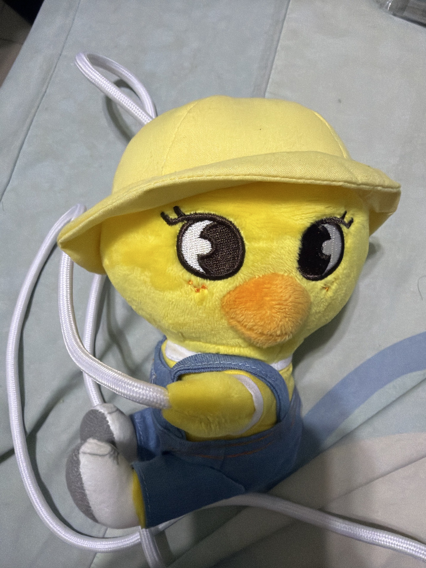 菲幼兒園側背娃