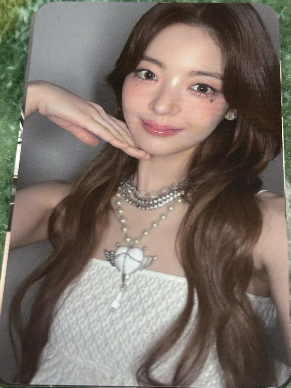 ITZY Lia GOLD jyp 預售 特典卡 