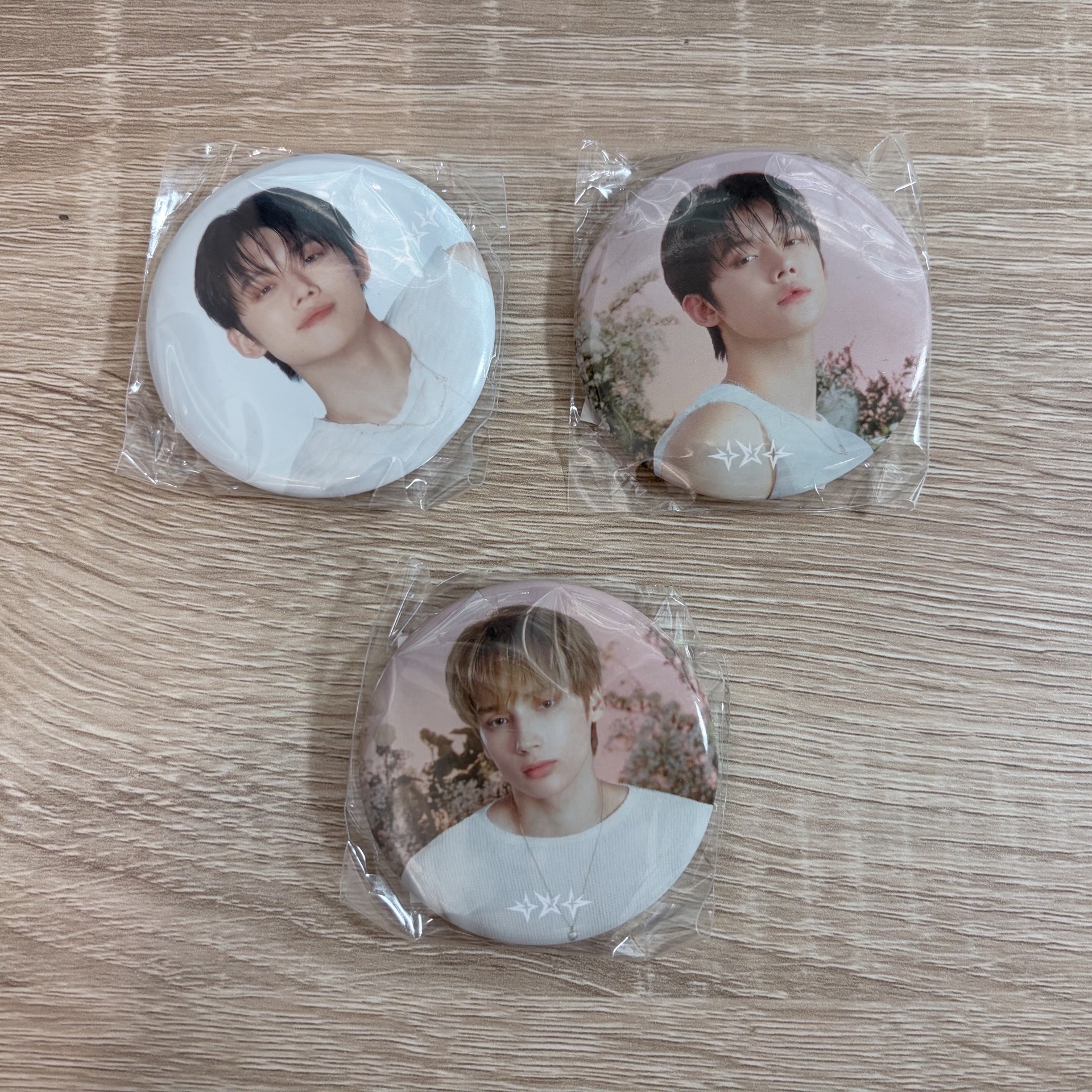 TOMORROW 日巡 扭蛋 徽章