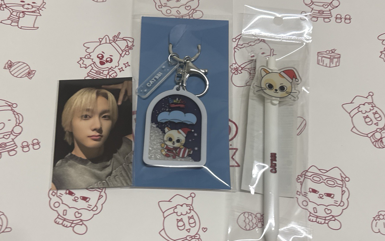 1滿額卡+聖誕吊飾+筆