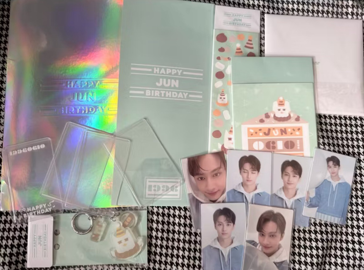 現貨(無盒）seventeen 生日禮盒 JUN 文俊輝 生日卡 2022 小卡 吊飾 PB 卡片