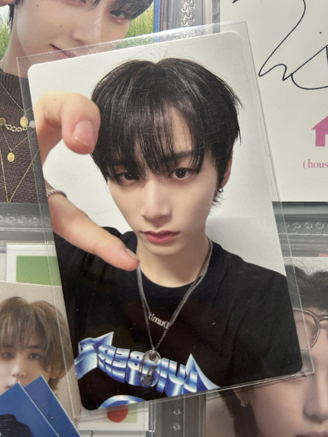 哎呀頭髮戳到眼睛了