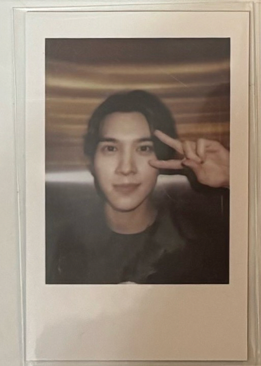 Frequency 簽售拍立得