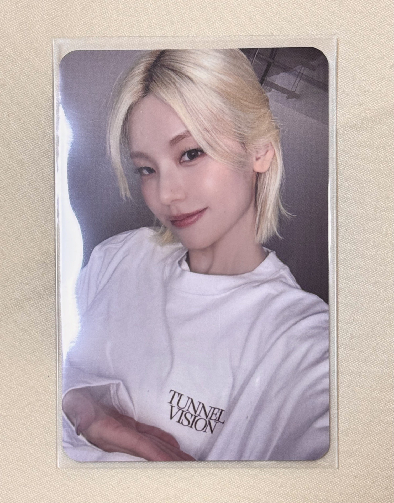 TV快閃白長袖志