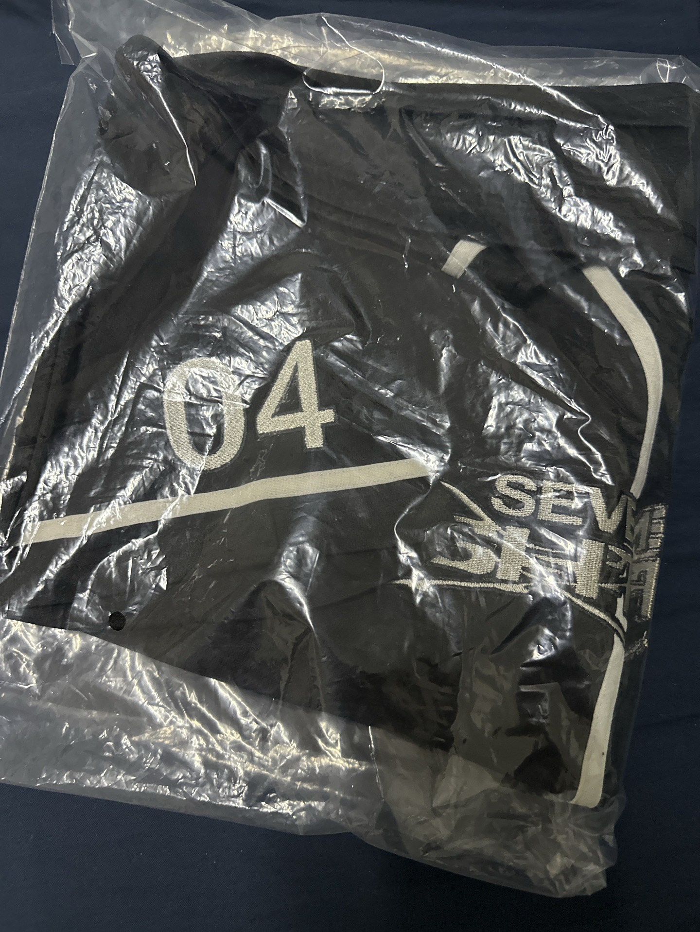 right here 俊 球衣 