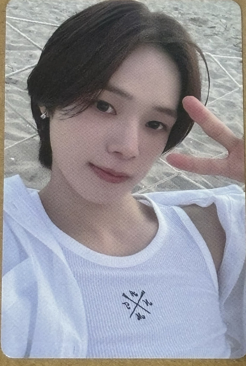 大哥哥小露香肩