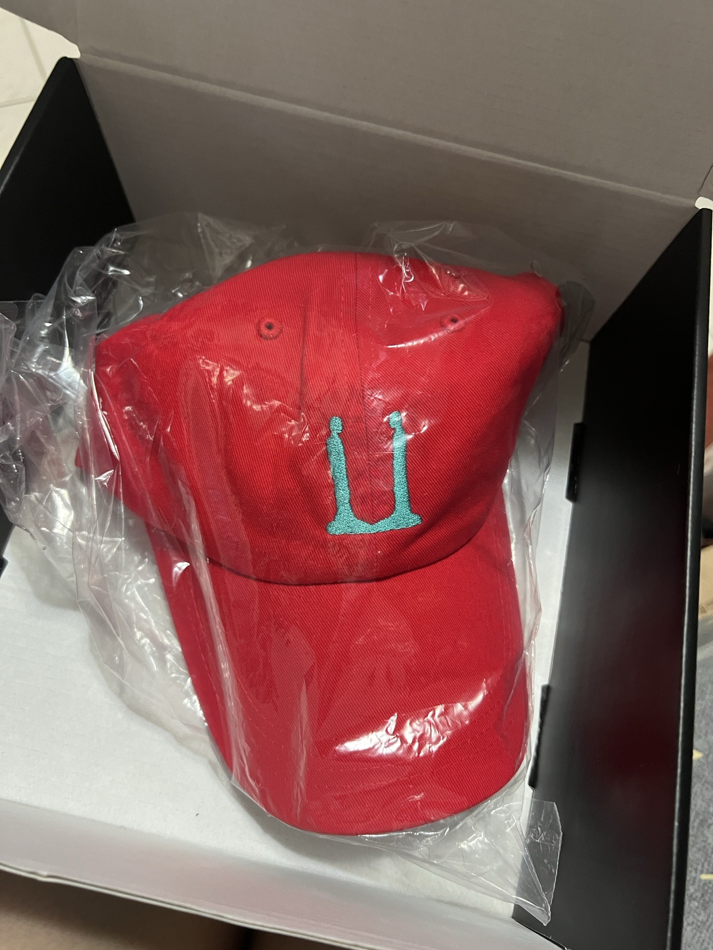 Übermensch特展商品 紅帽