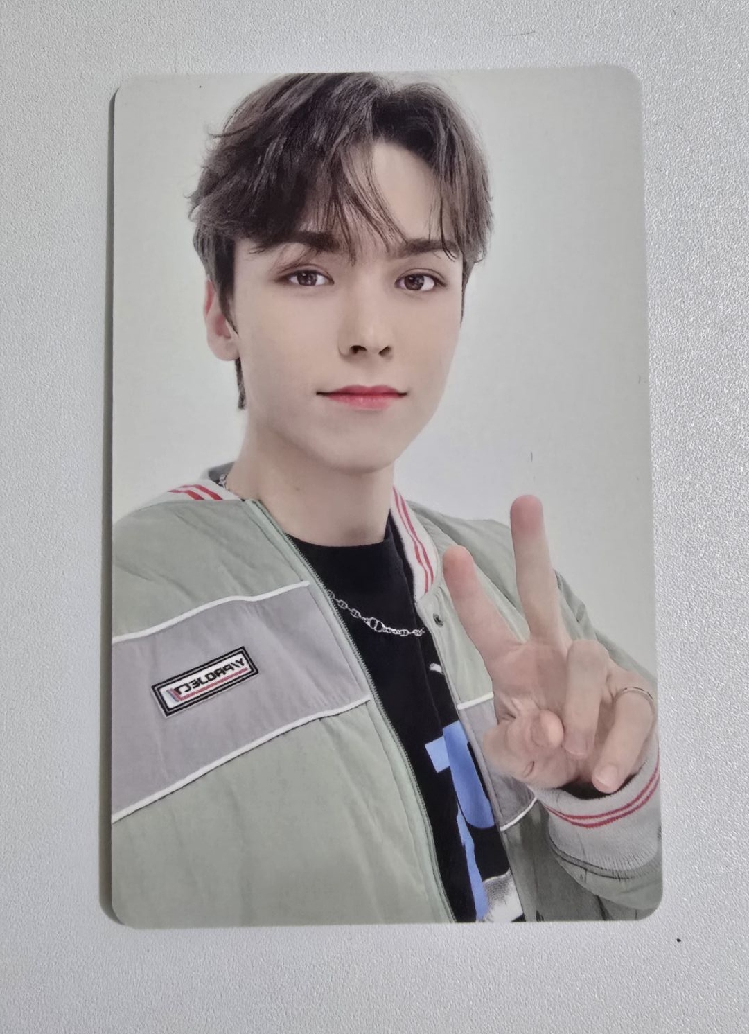 率哥 灰綠棒球外套比ya啵 Vernon