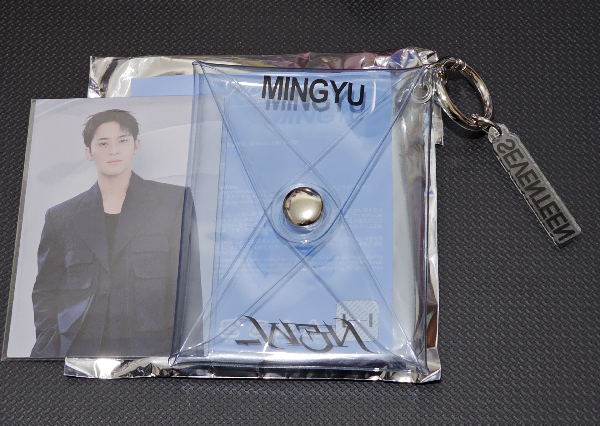 Seventeen NEW in Japan 隨機透明卡包-奎(100)