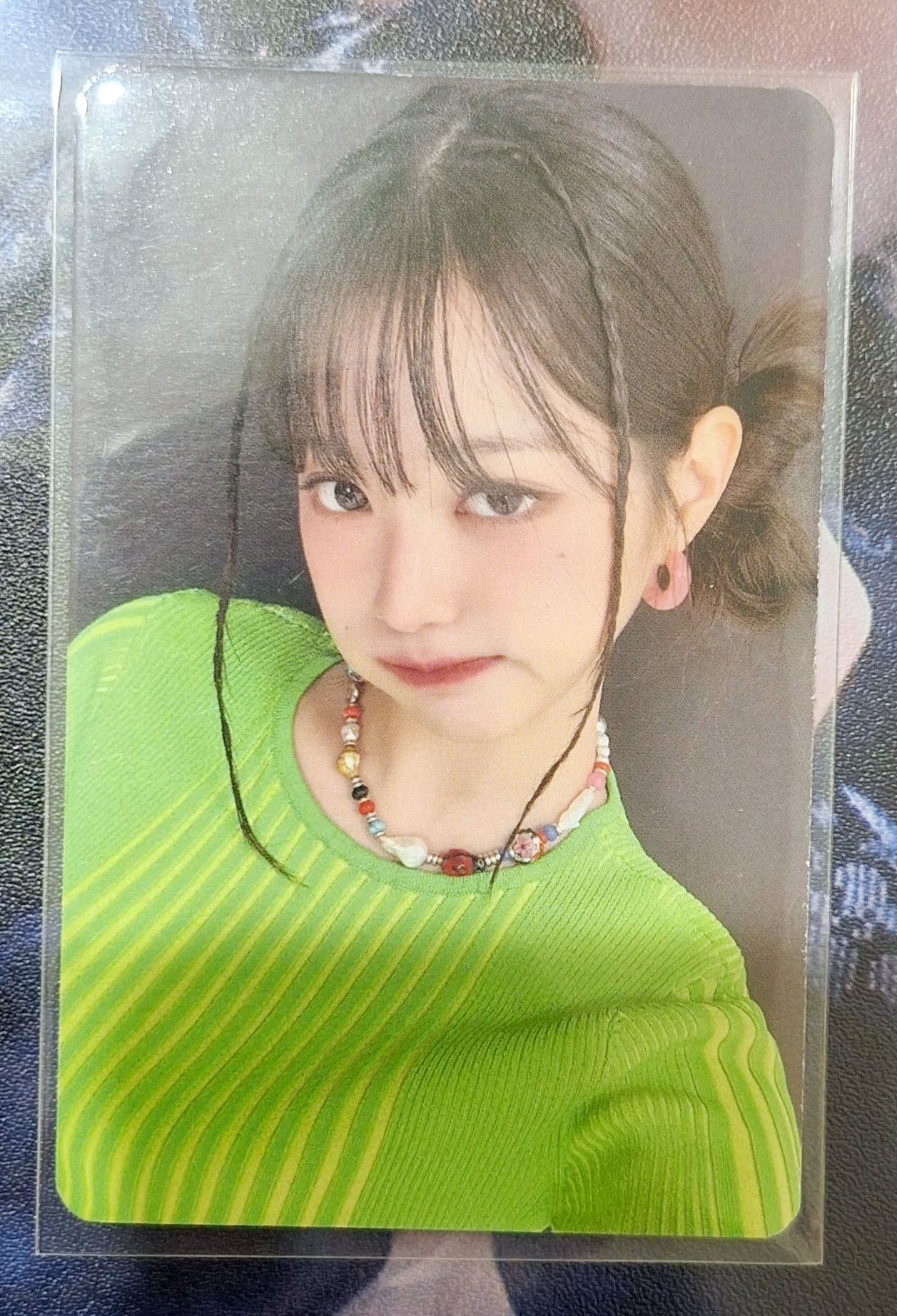 員瑛 AMUSE綠衣代言卡