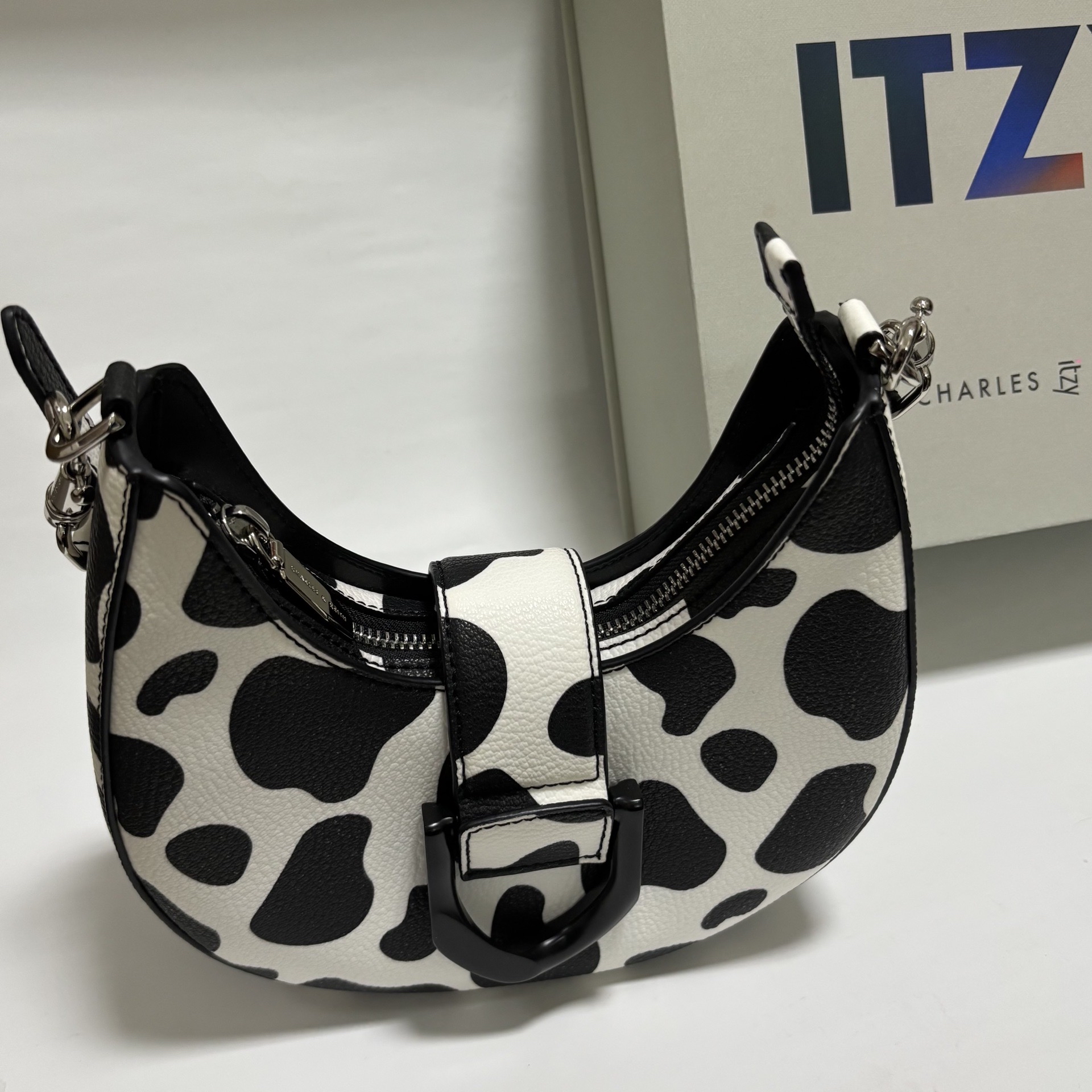 ITZY 小CK 聯名包｜物況佳