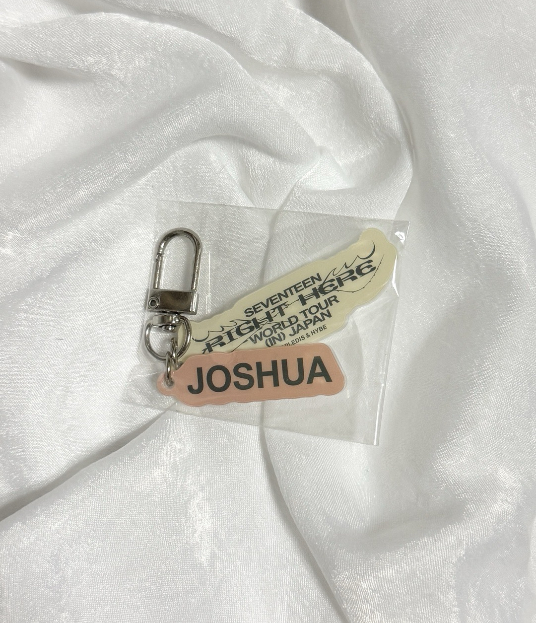 Right Here扭蛋吊飾 秀