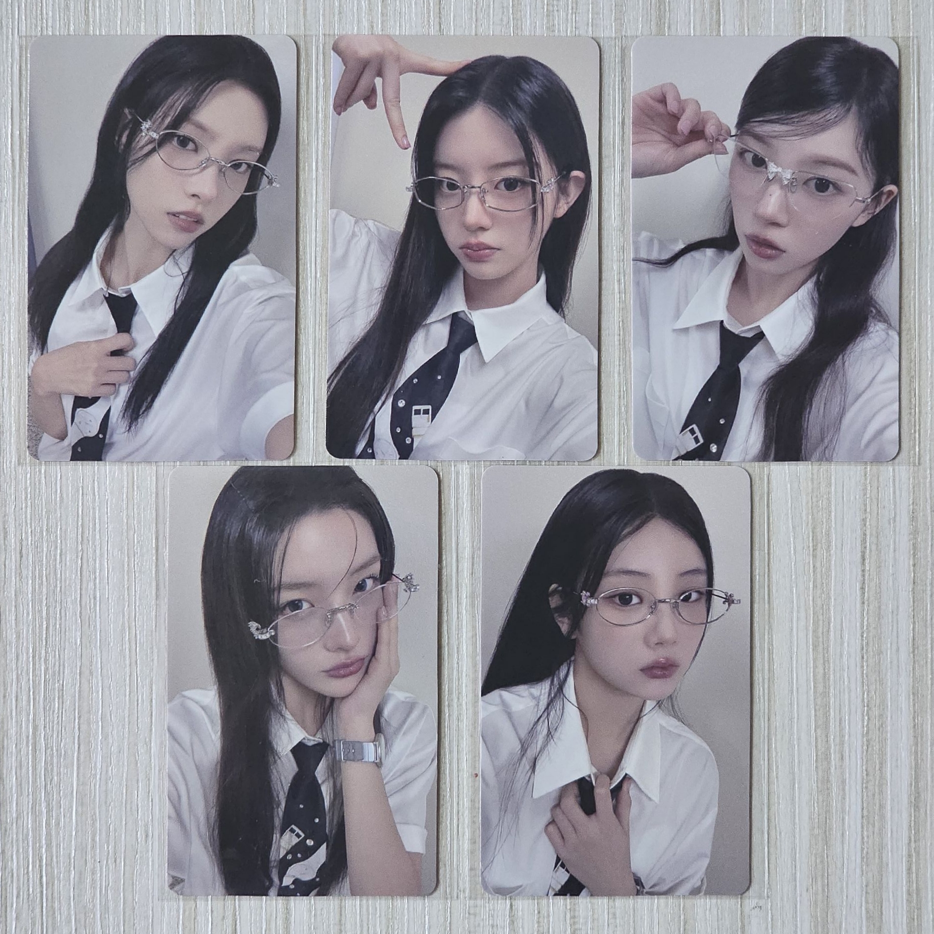 ILLIT 日專 日咖幸運卡一套 *原包裝未拆封 看圖二