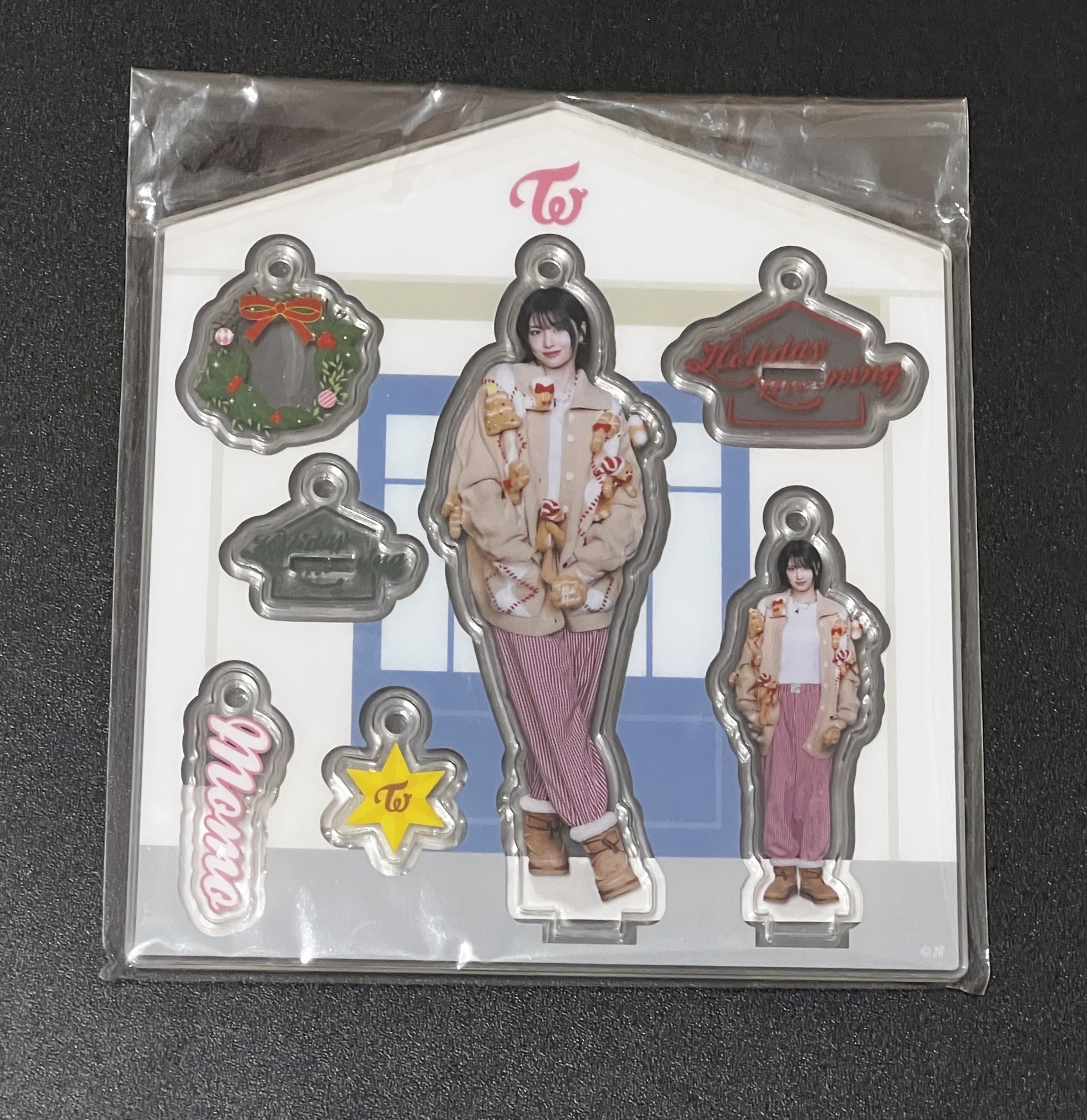 冬季momo壓克力 立牌-B