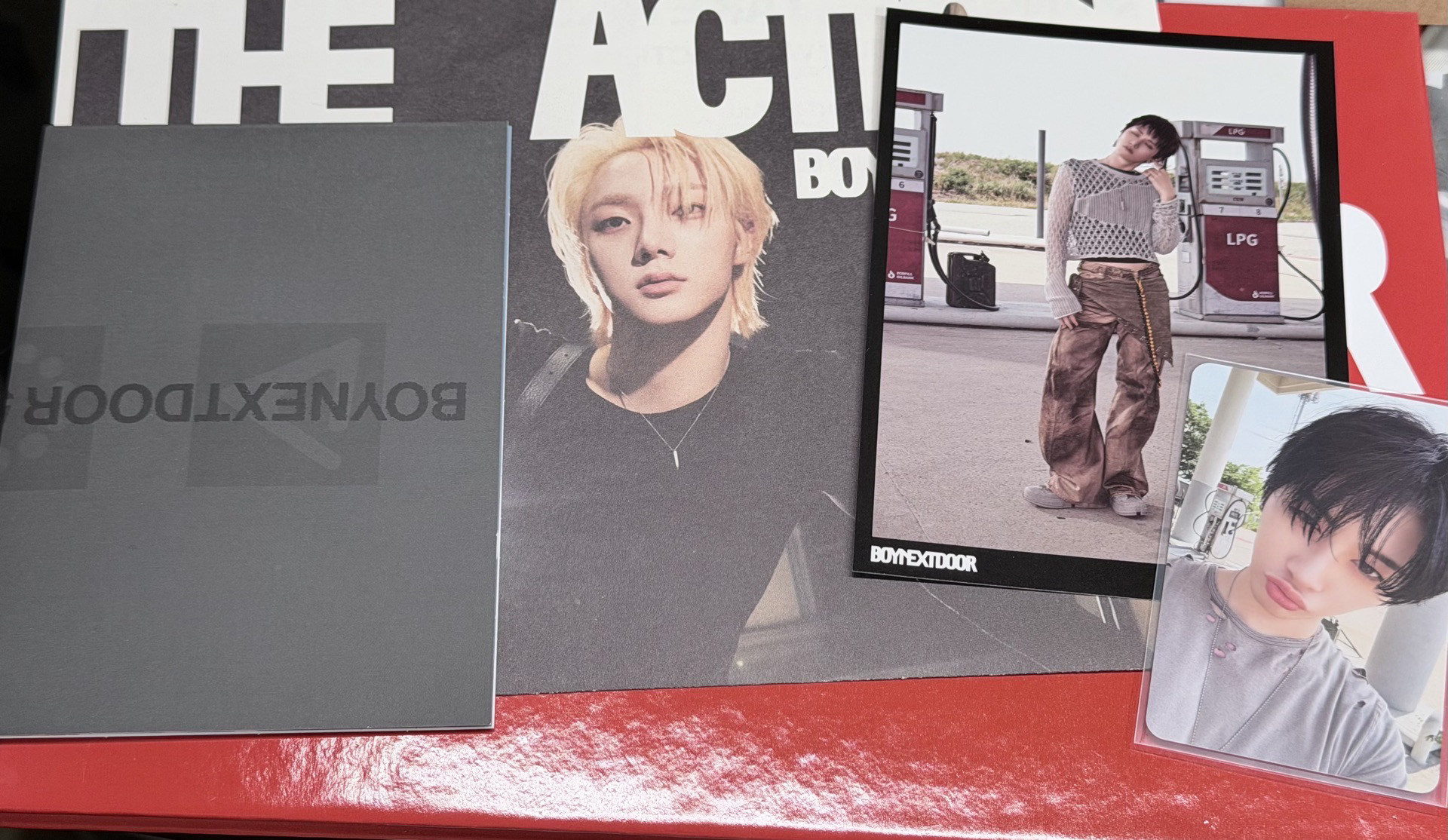 紅版專輯+泰山小卡（配置如圖）