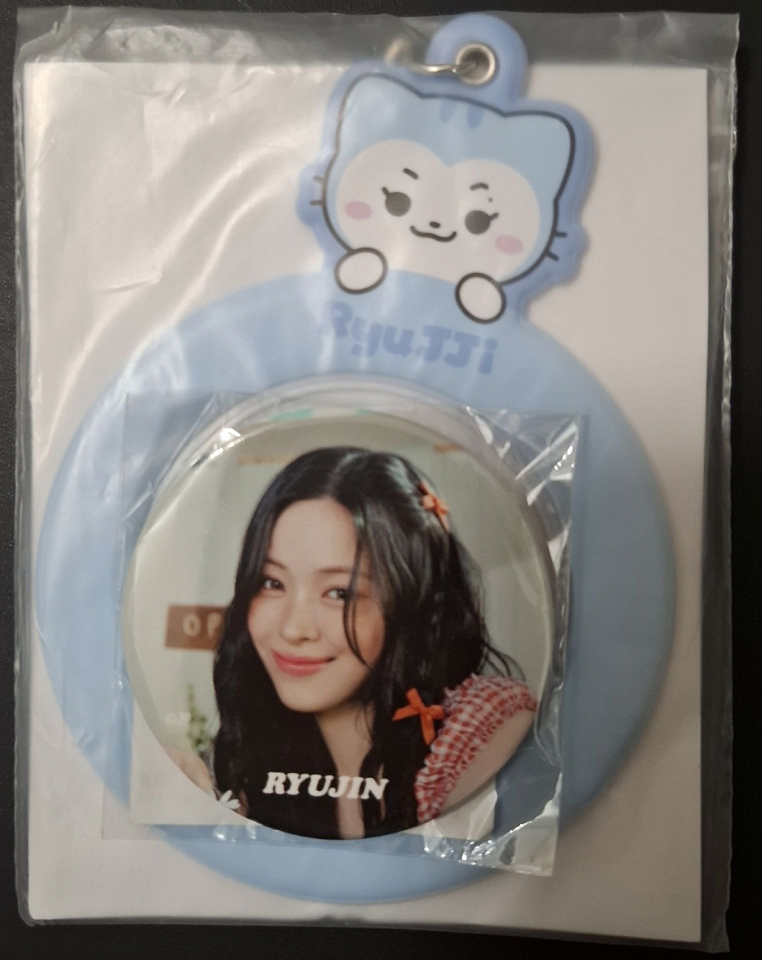 ITZY 夏日快閃 留真 徽章+徽章套吊飾 未拆封