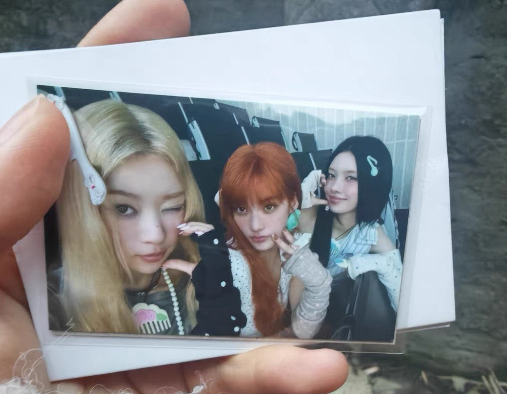 illit線下快閃帽踢卡 三人卡